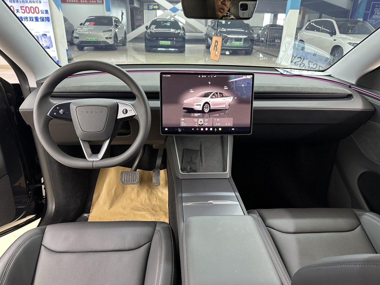 Tesla Model Y 2025