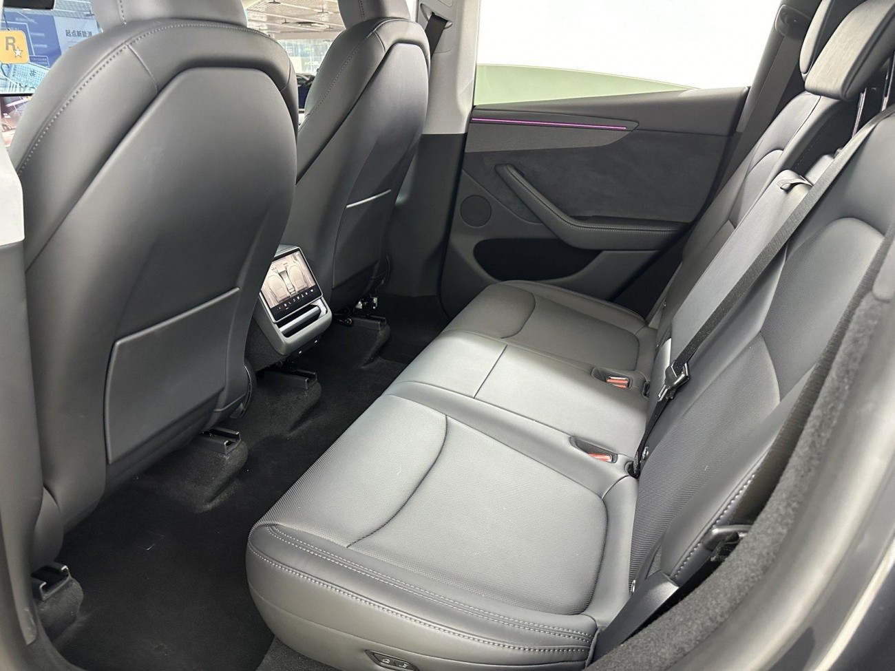 Tesla Model Y 2025