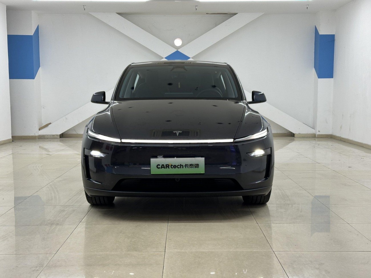 Tesla Model Y 2025