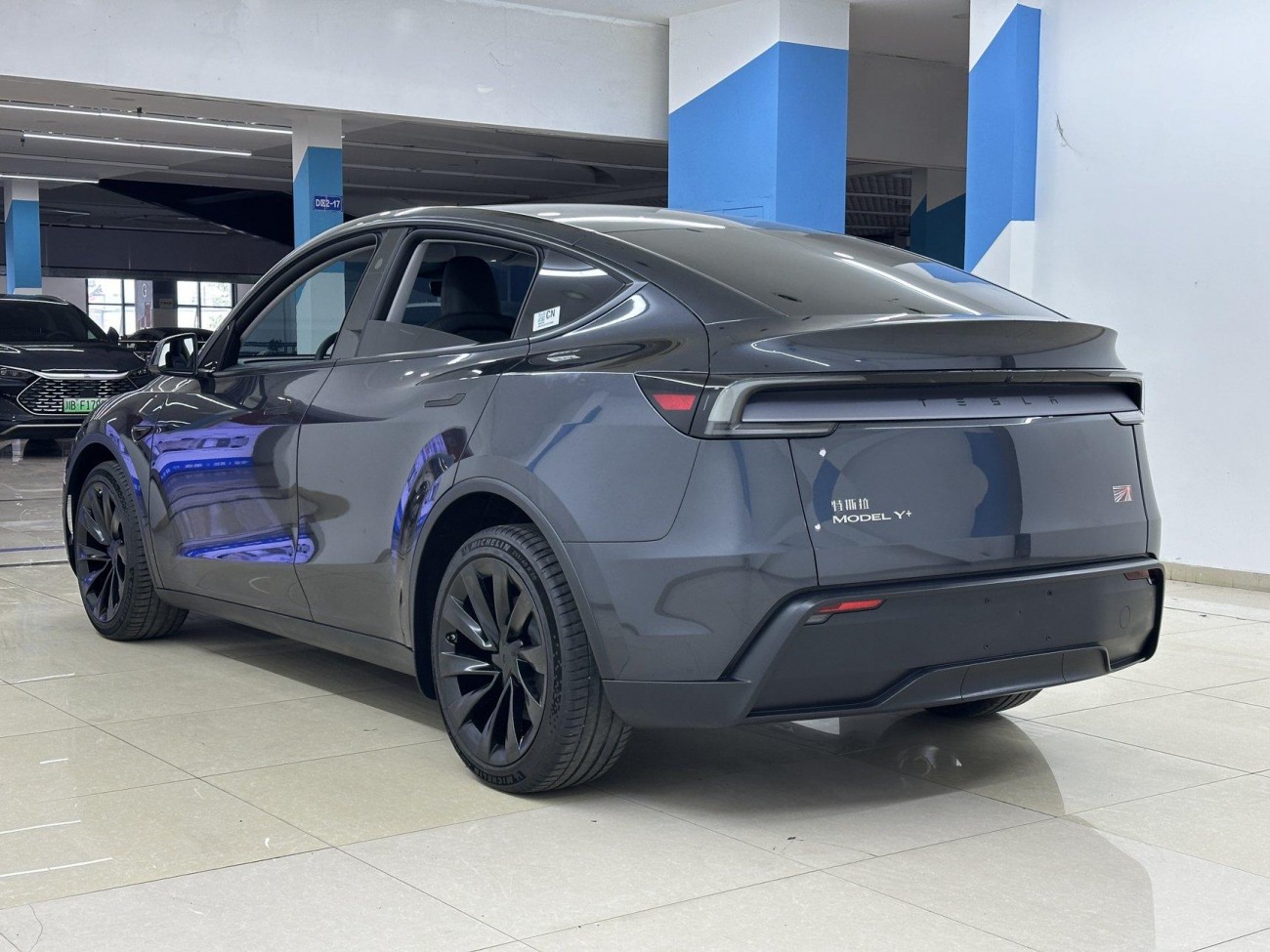 Tesla Model Y 2025