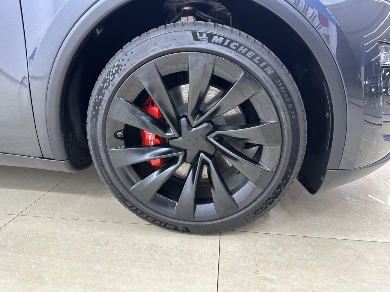 Tesla Model Y 2025