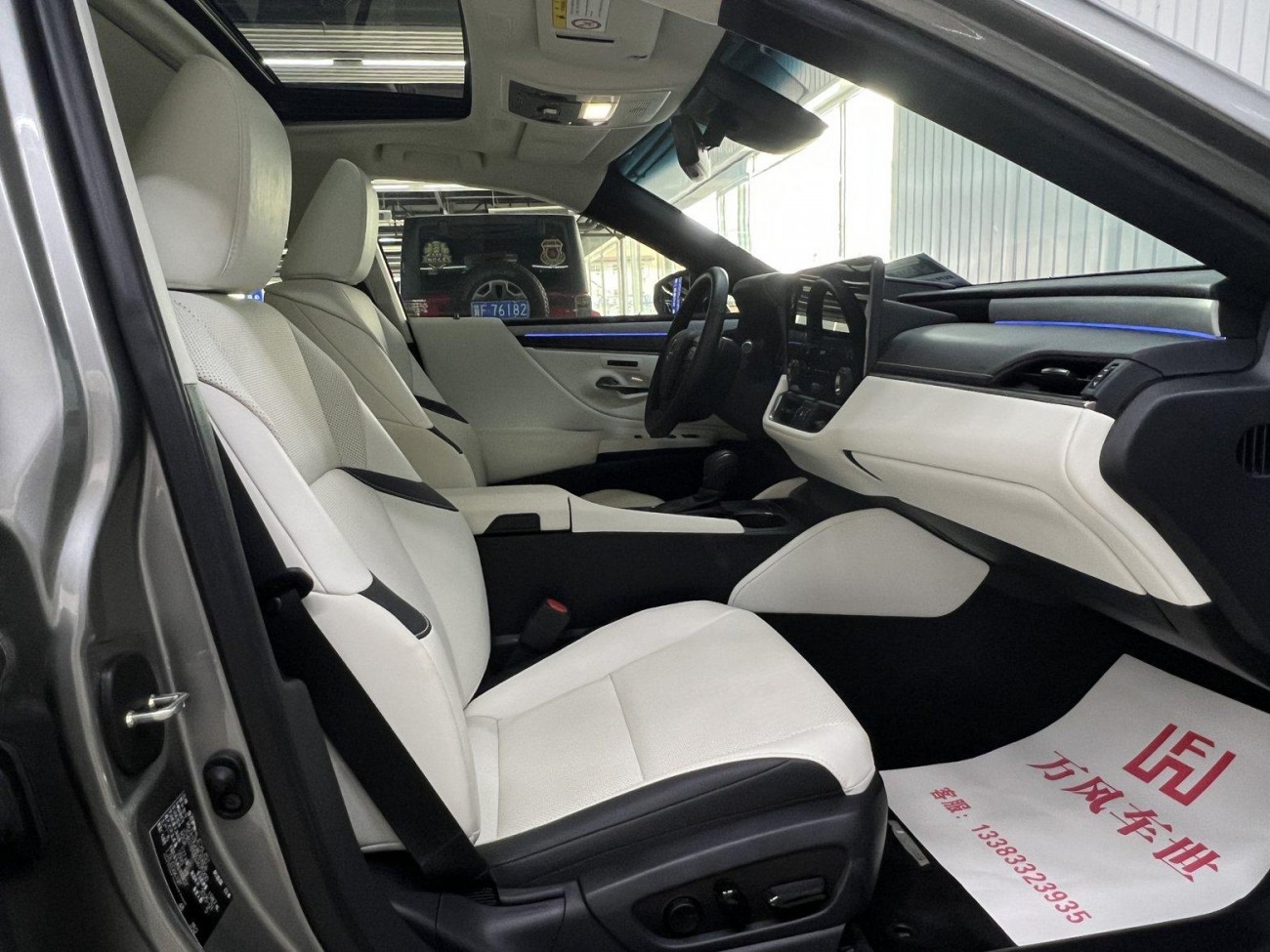 Lexus ES 200 2025