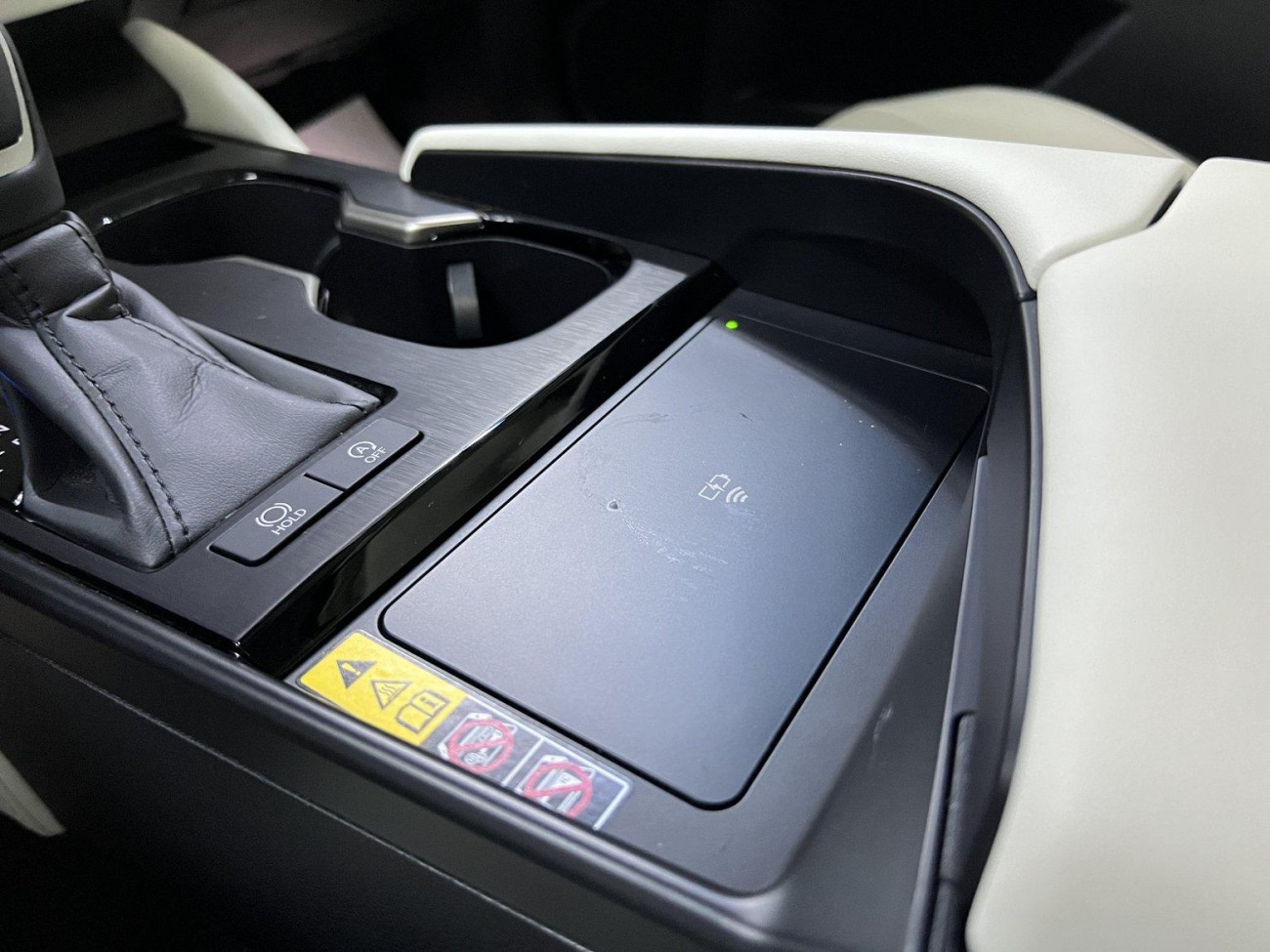 Lexus ES 200 2025