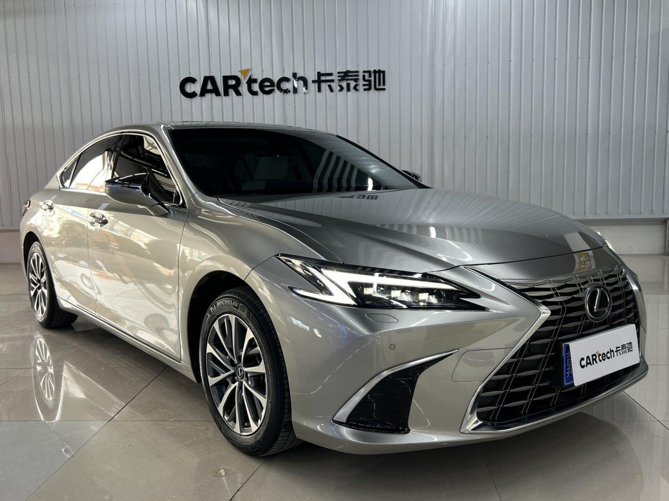 Lexus ES 200 2025