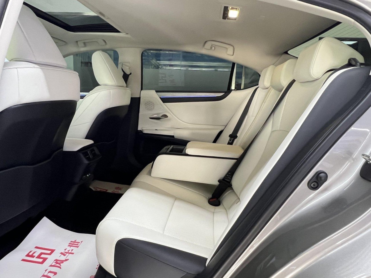 Lexus ES 200 2025