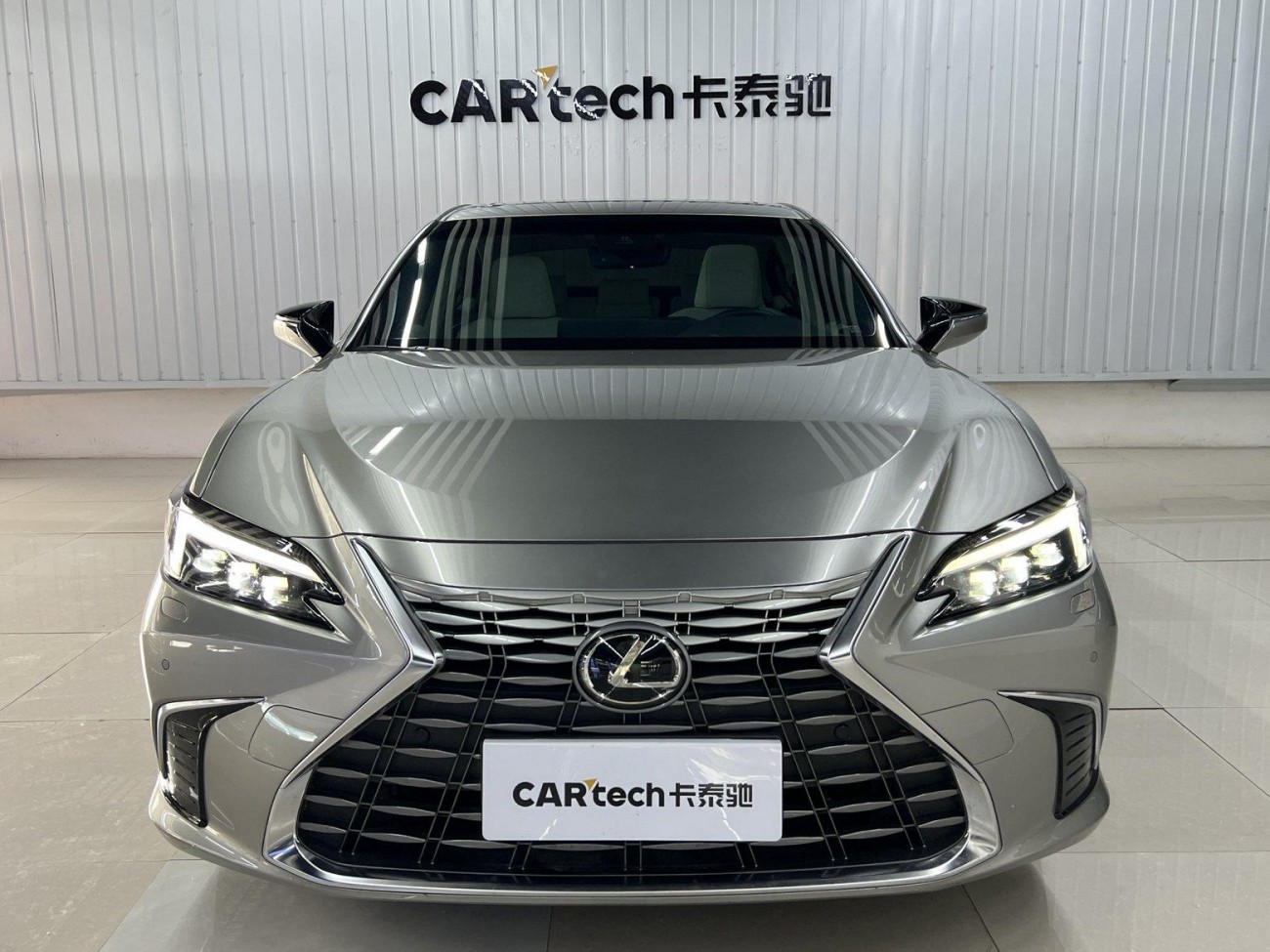 Lexus ES 200 2025