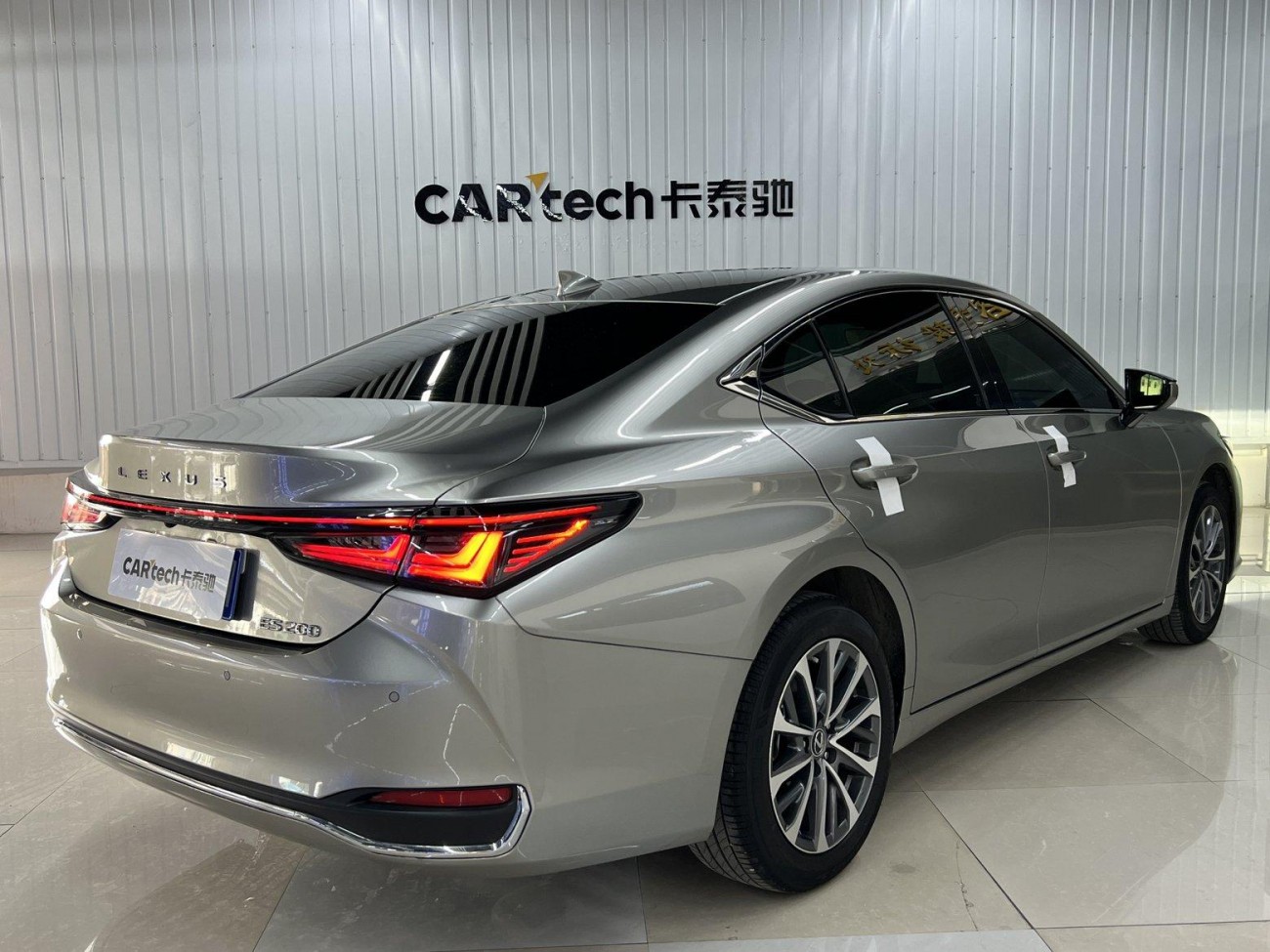 Lexus ES 200 2025