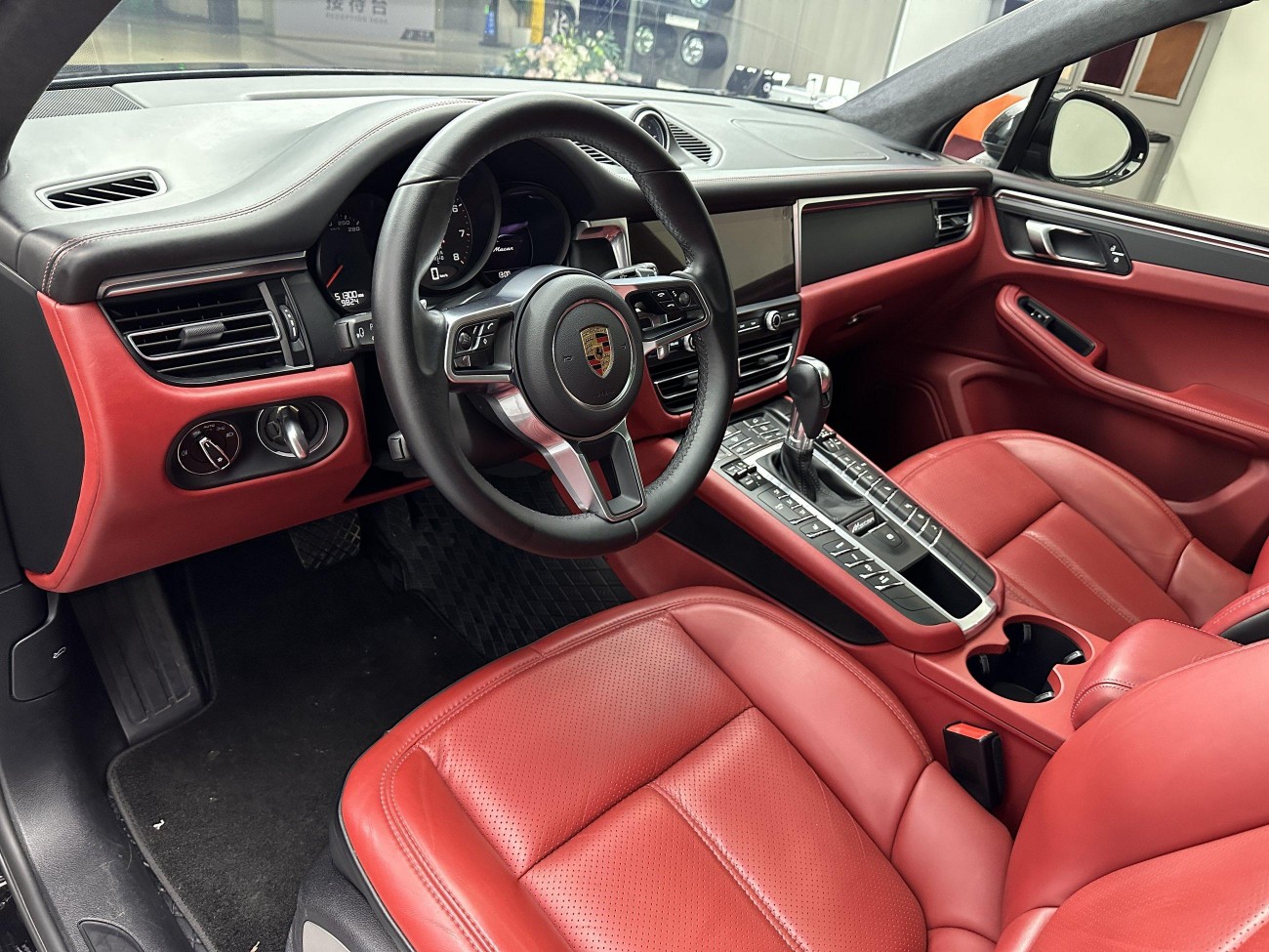 Porsche Macan 2021
