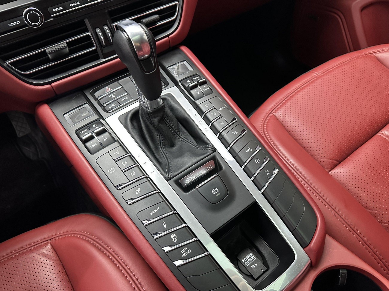 Porsche Macan 2021