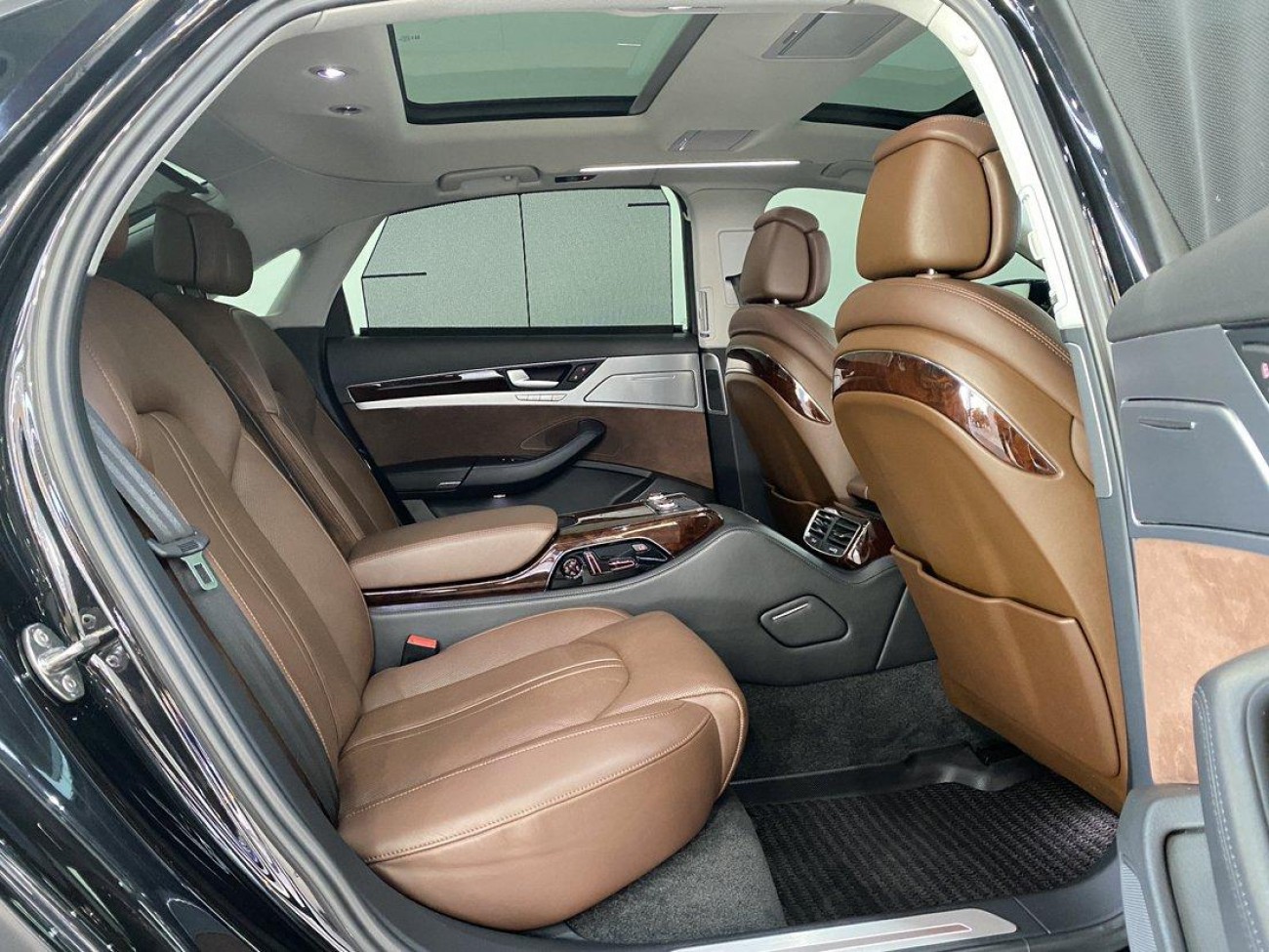 Audi A8L 45 TFSI 2012