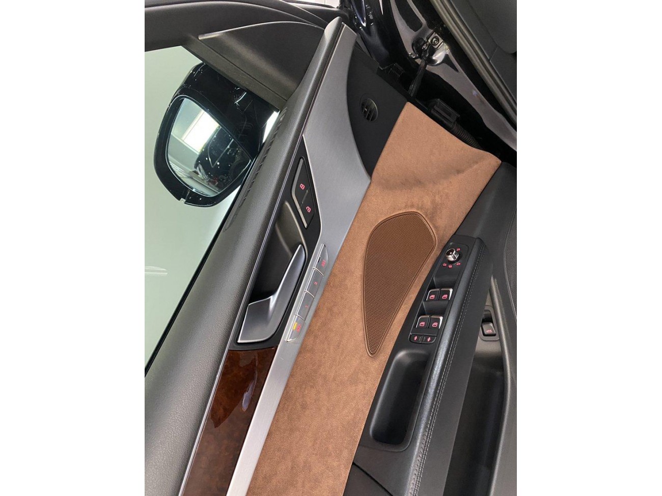 Audi A8L 45 TFSI 2012