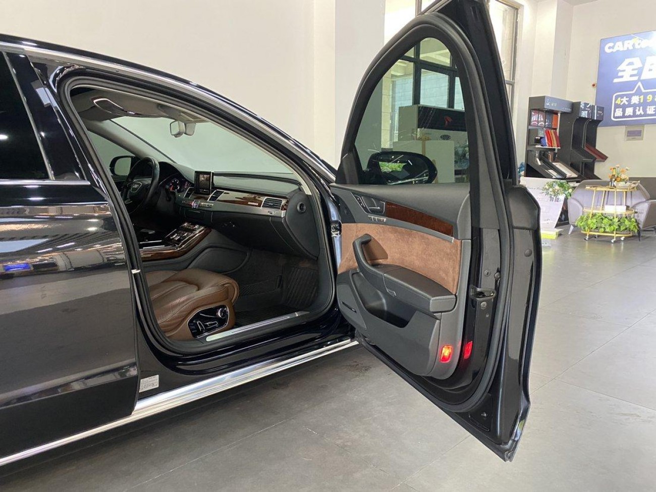 Audi A8L 45 TFSI 2012