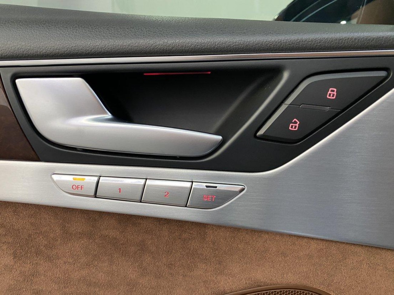 Audi A8L 45 TFSI 2012