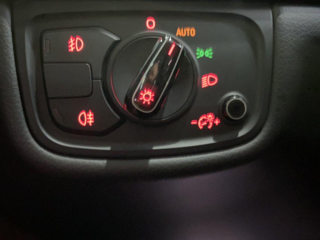 Audi A8L 45 TFSI 2012