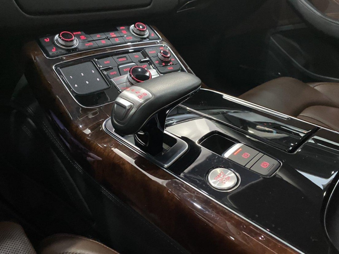 Audi A8L 45 TFSI 2012