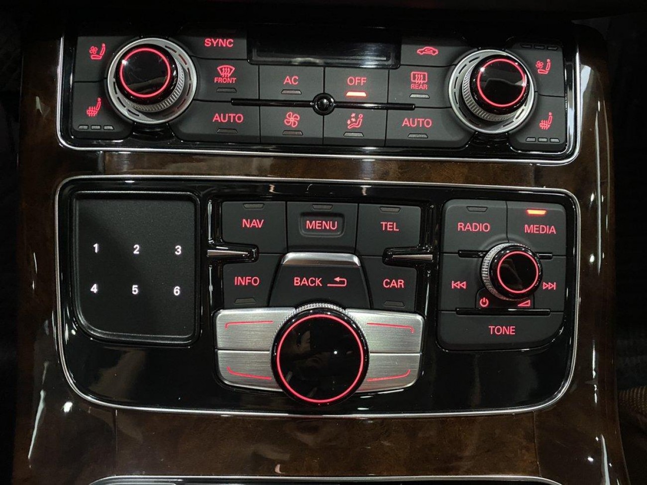 Audi A8L 45 TFSI 2012