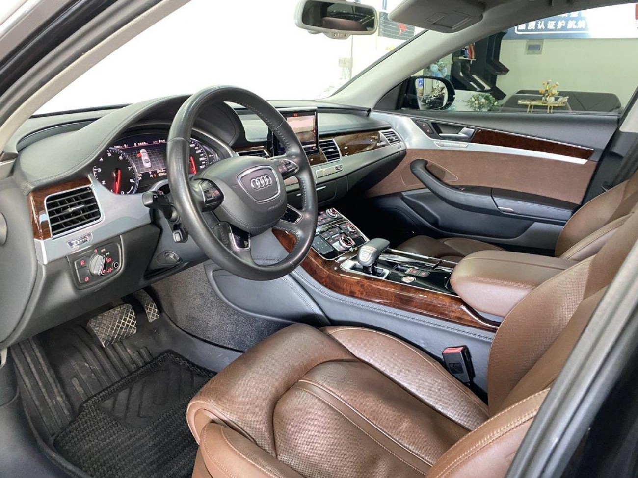 Audi A8L 45 TFSI 2012