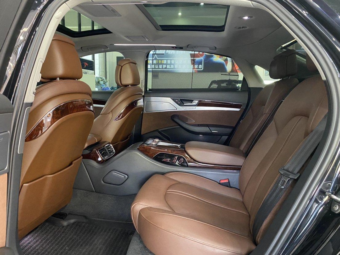 Audi A8L 45 TFSI 2012