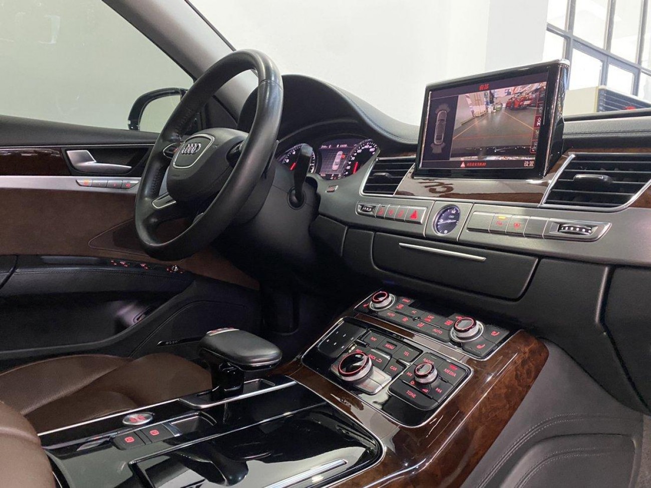 Audi A8L 45 TFSI 2012