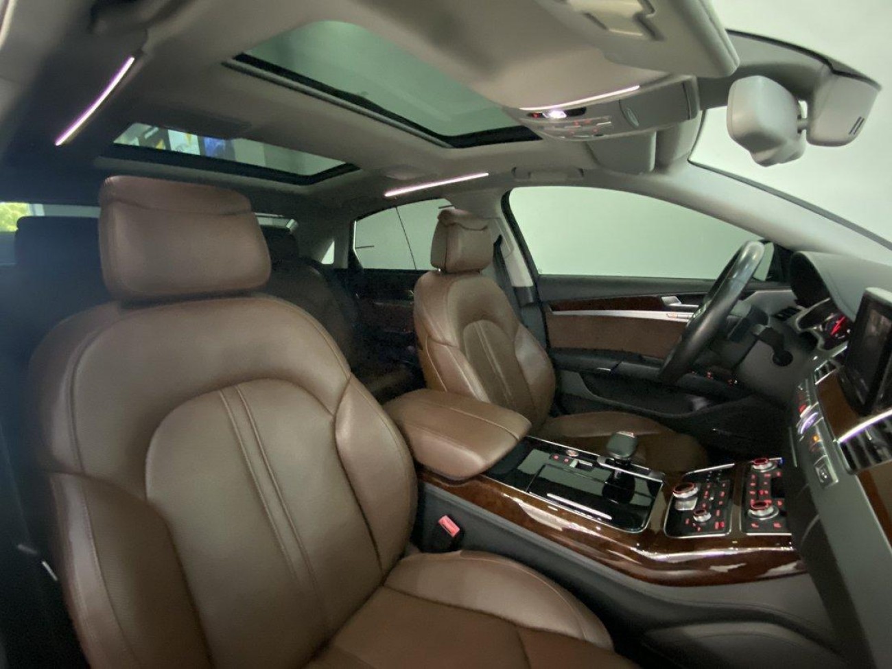 Audi A8L 45 TFSI 2012