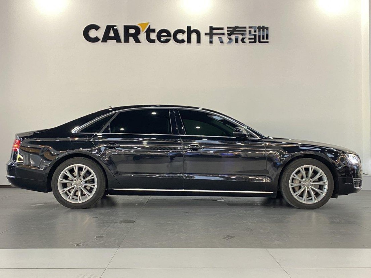 Audi A8L 45 TFSI 2012