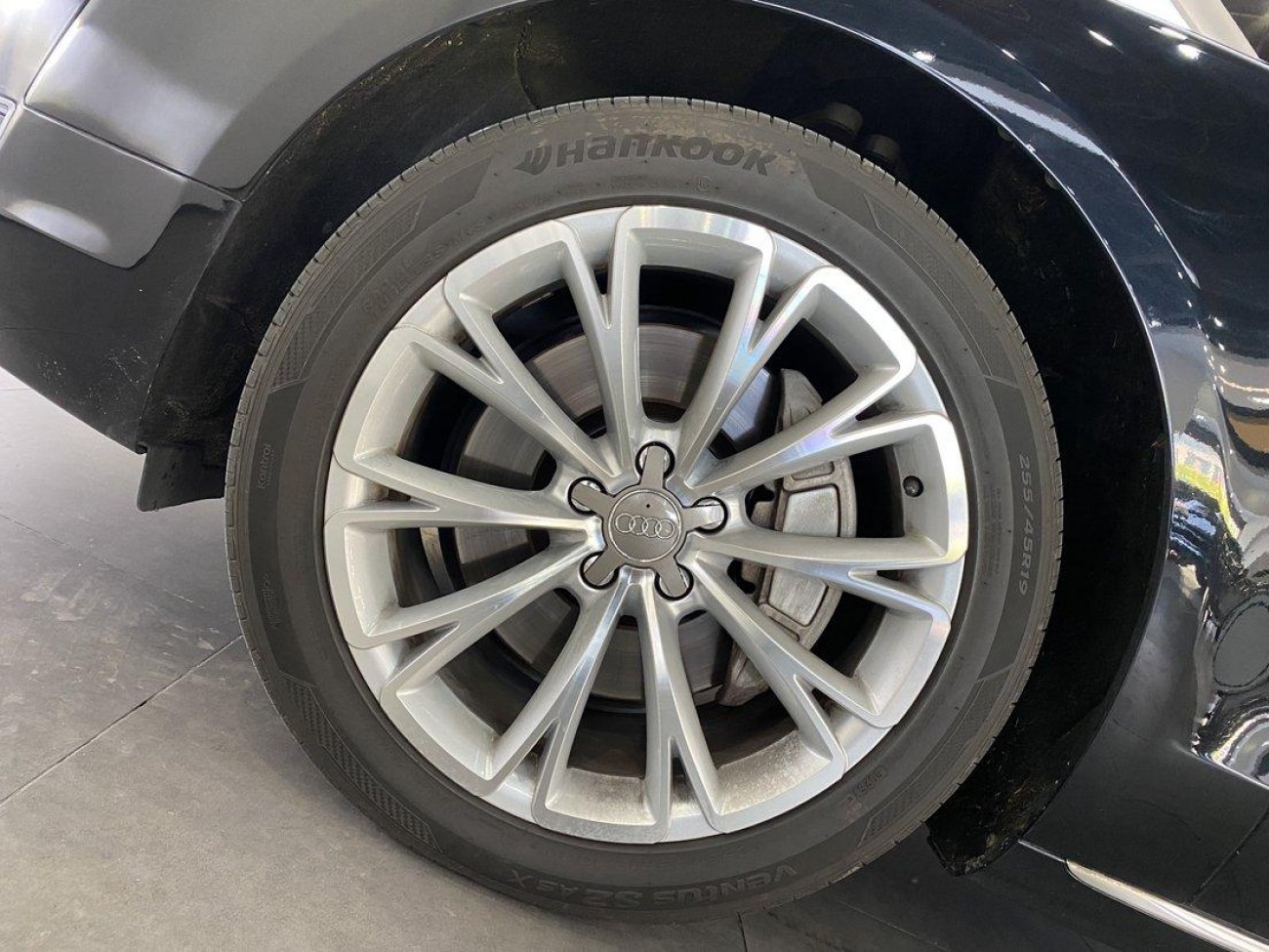 Audi A8L 45 TFSI 2012