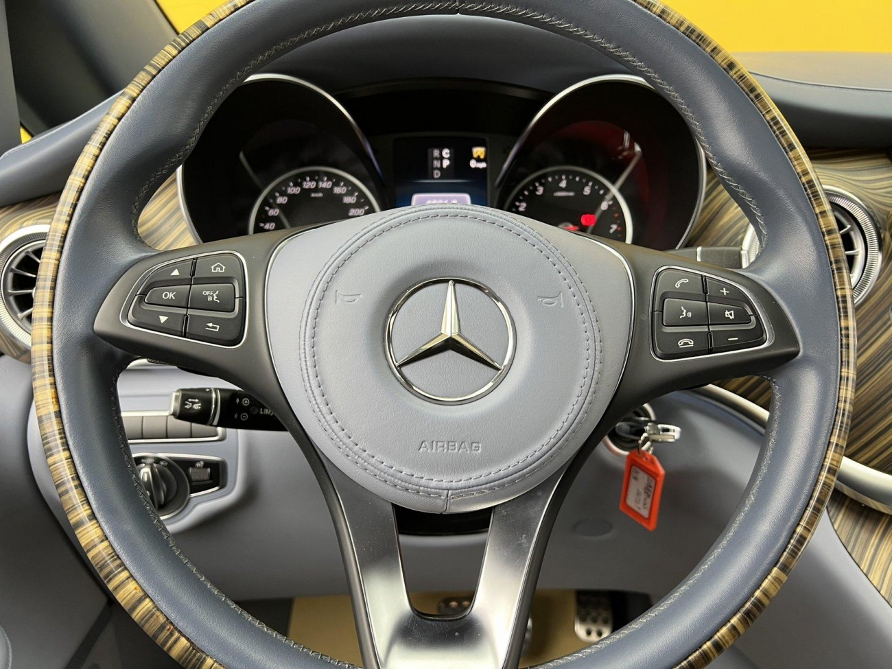 Mercedes-Benz V 2022