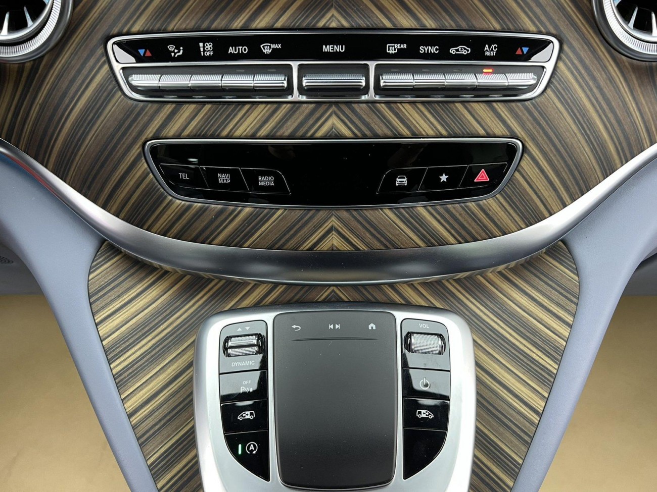 Mercedes-Benz V 2022