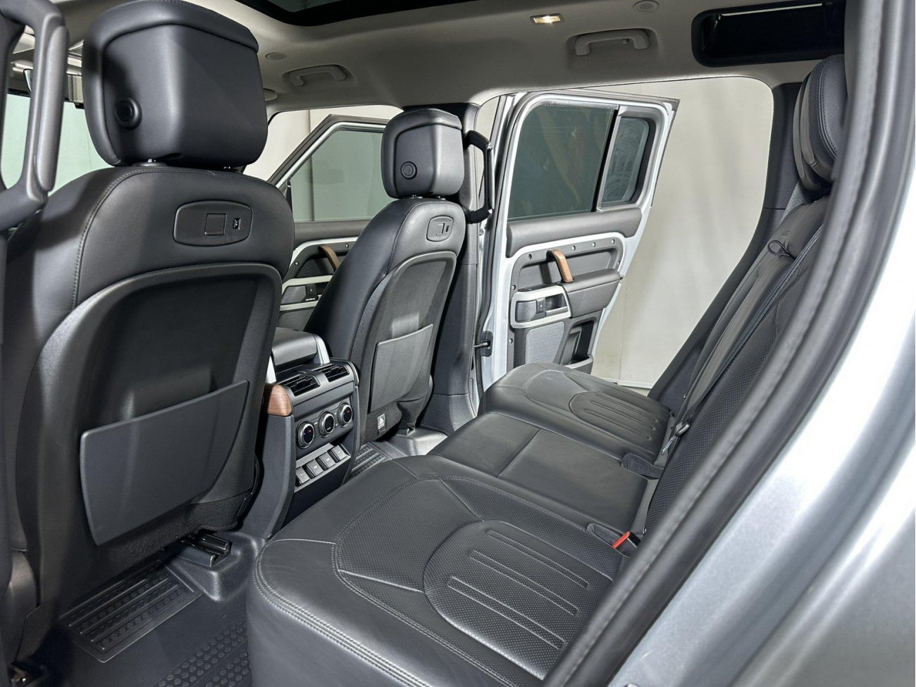 Land Rover Defender 2020