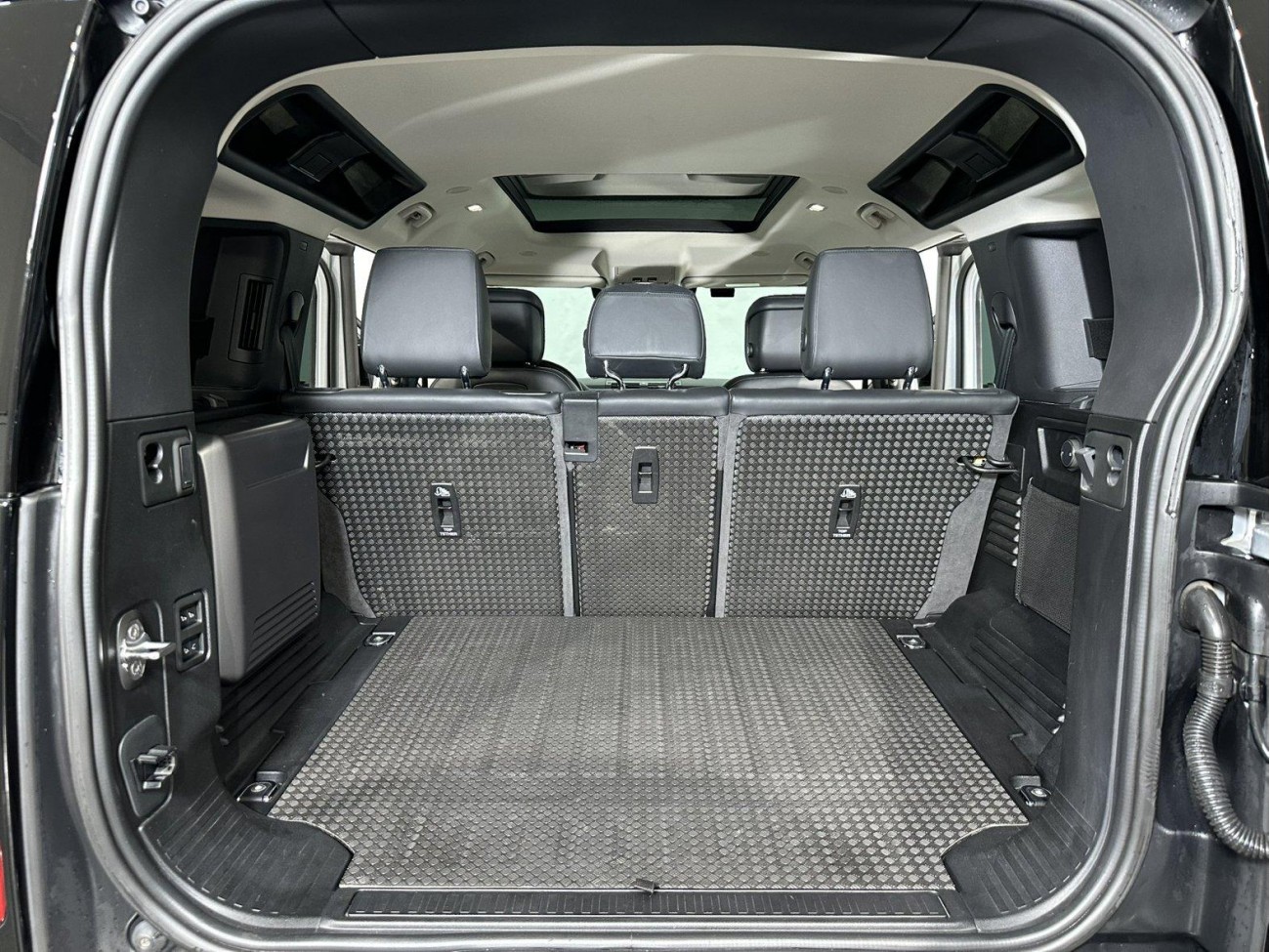 Land Rover Defender 2020