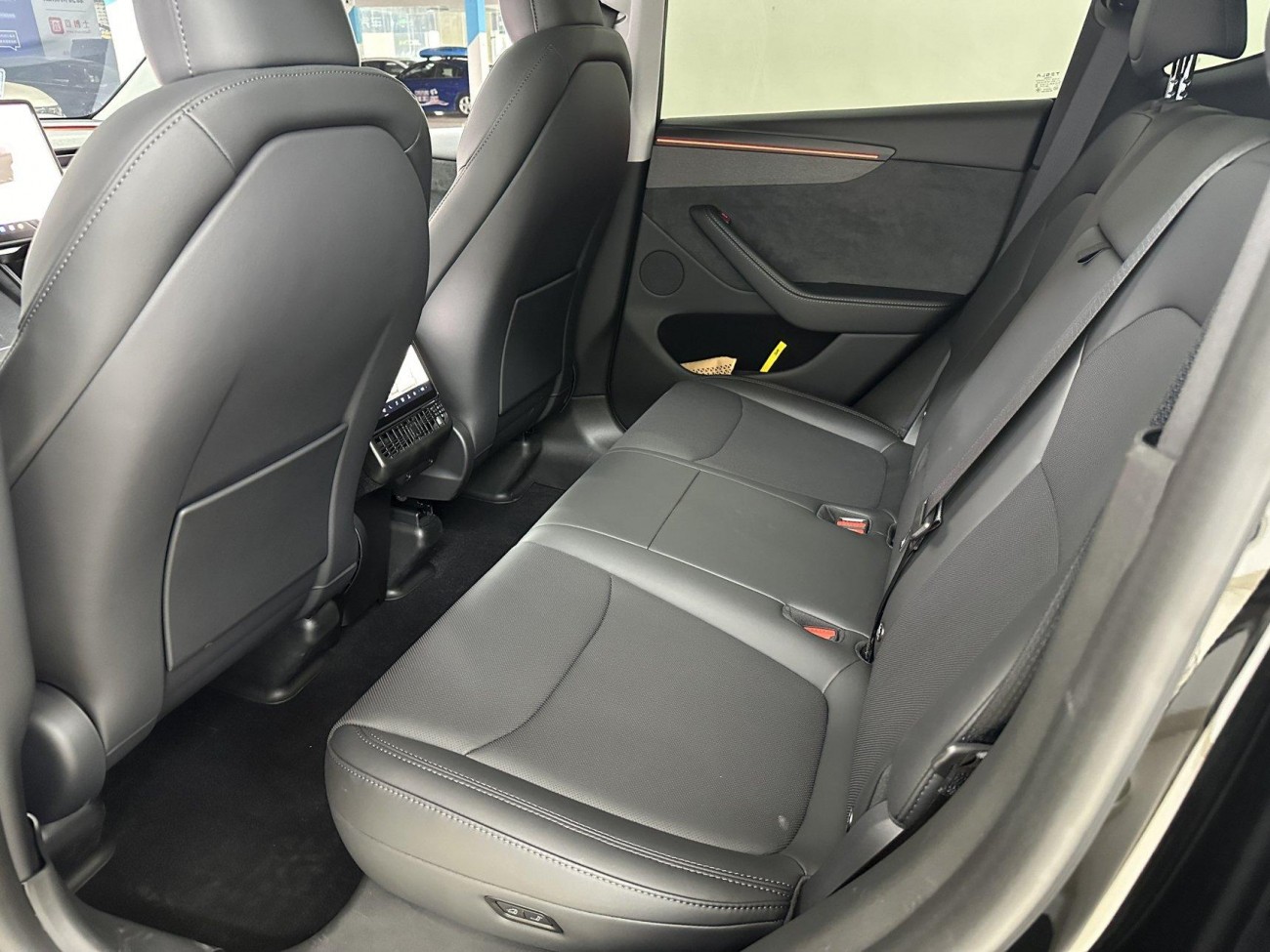 Tesla Model Y 2025