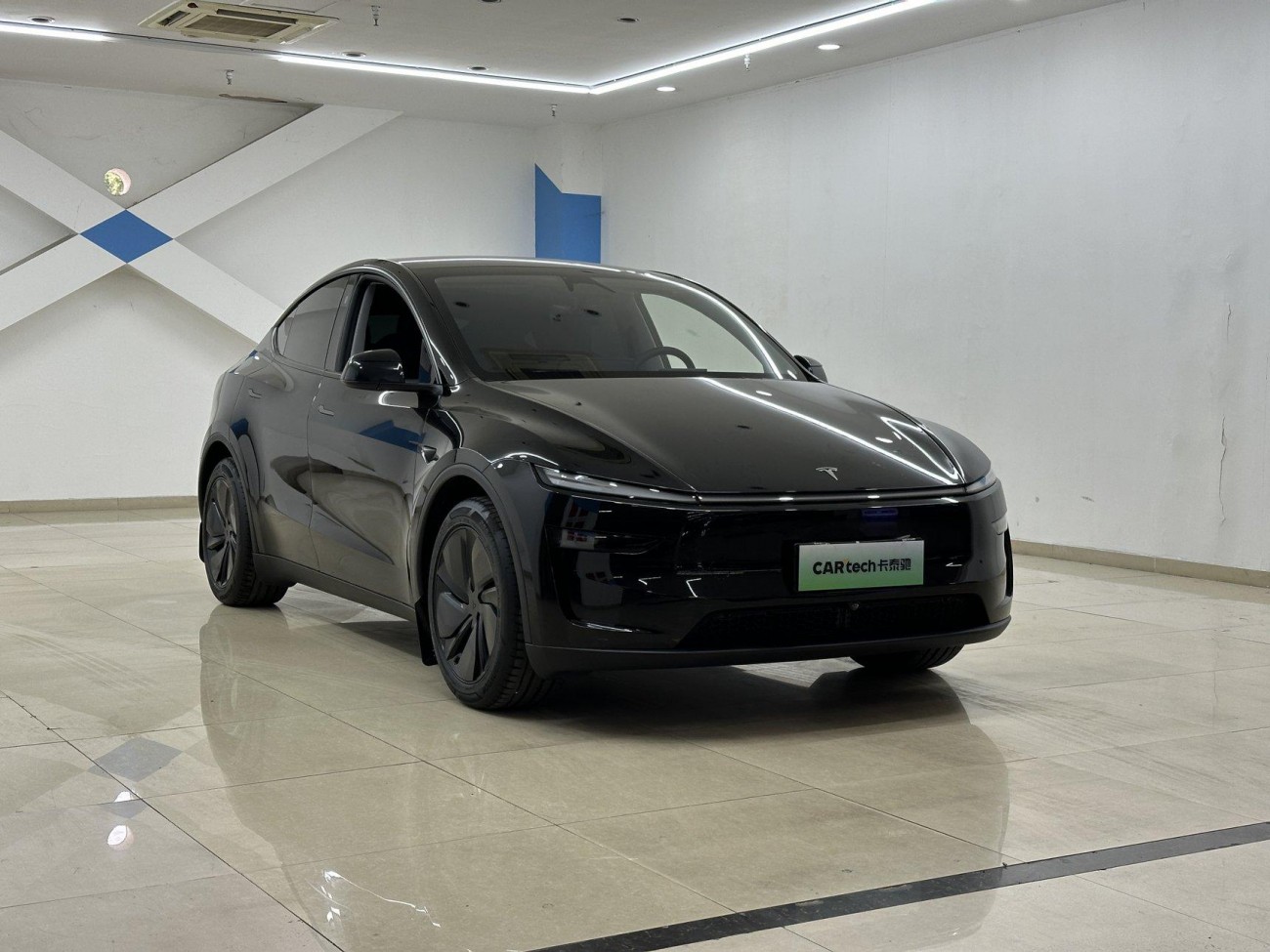Tesla Model Y 2025
