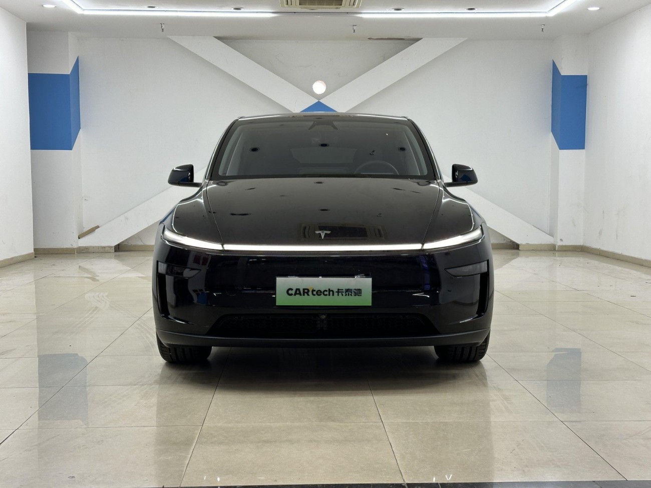 Tesla Model Y 2025