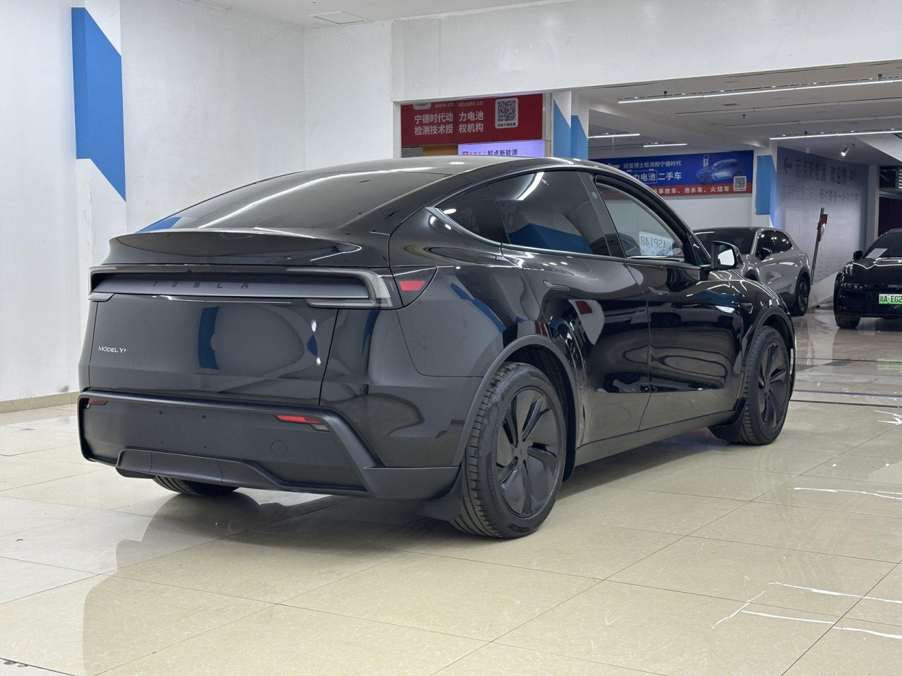 Tesla Model Y 2025