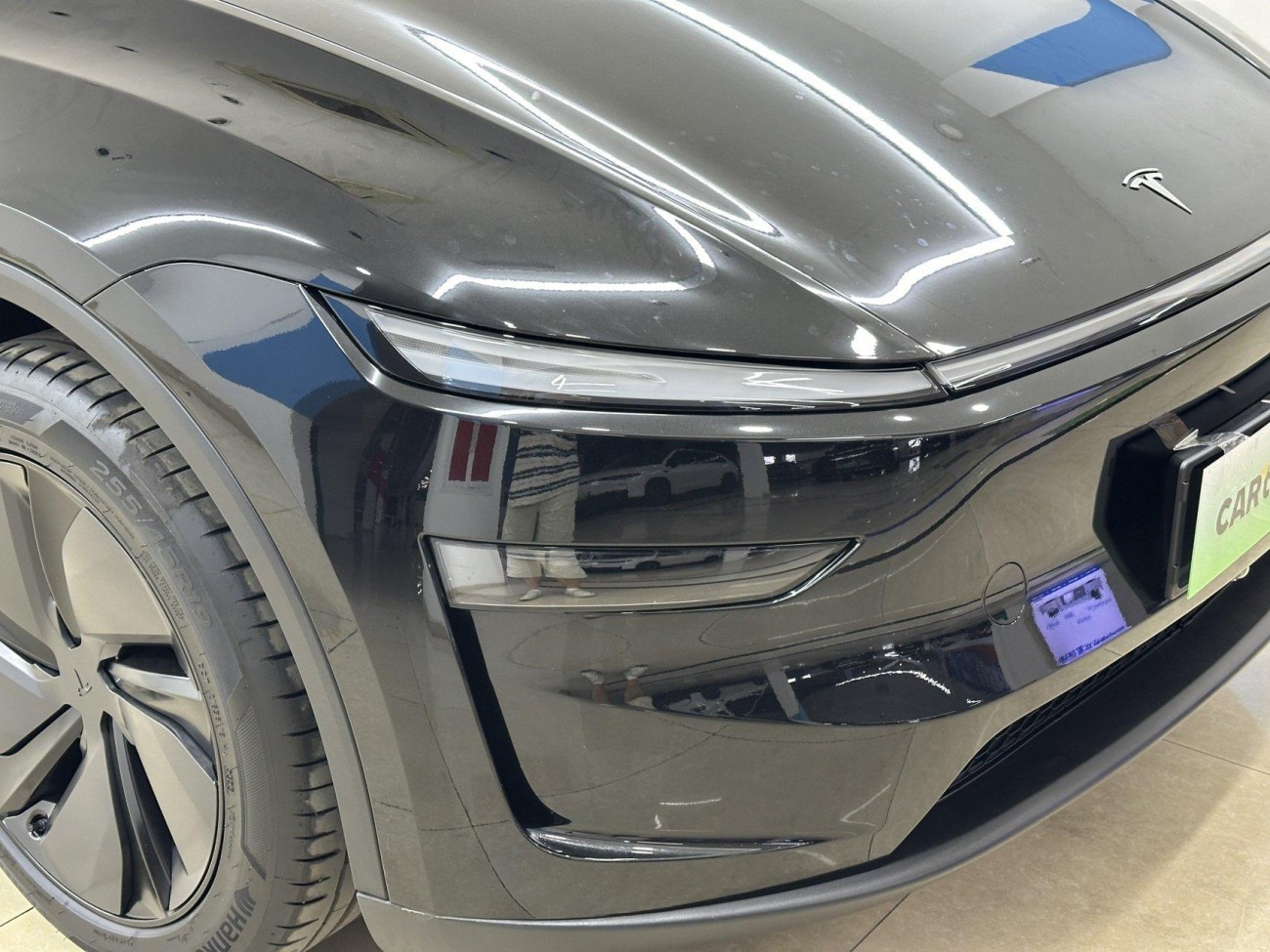 Tesla Model Y 2025