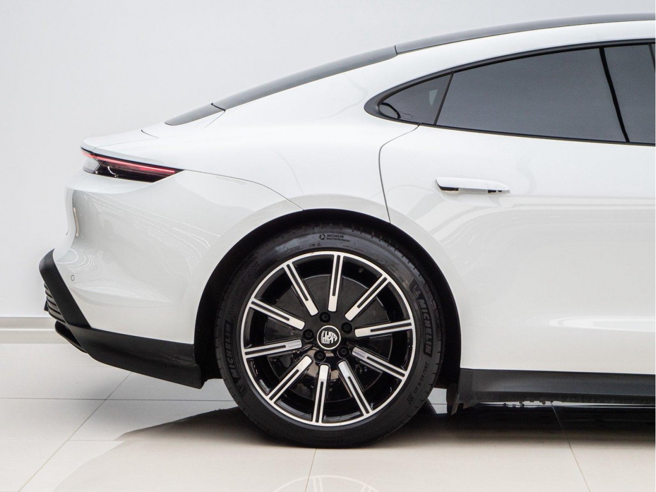 Porsche Taycan 2021