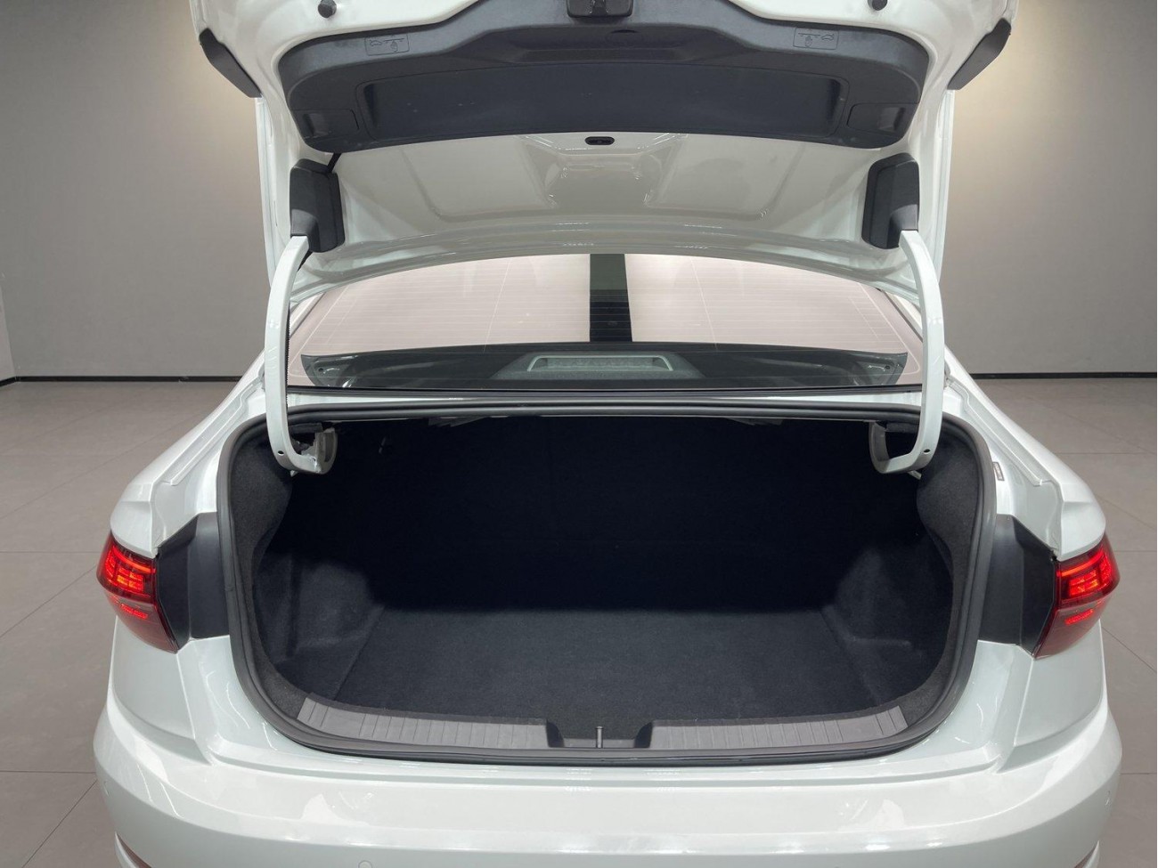 Volkswagen Sagitar 2021