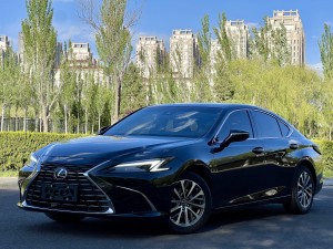 Lexus ES 200 2025