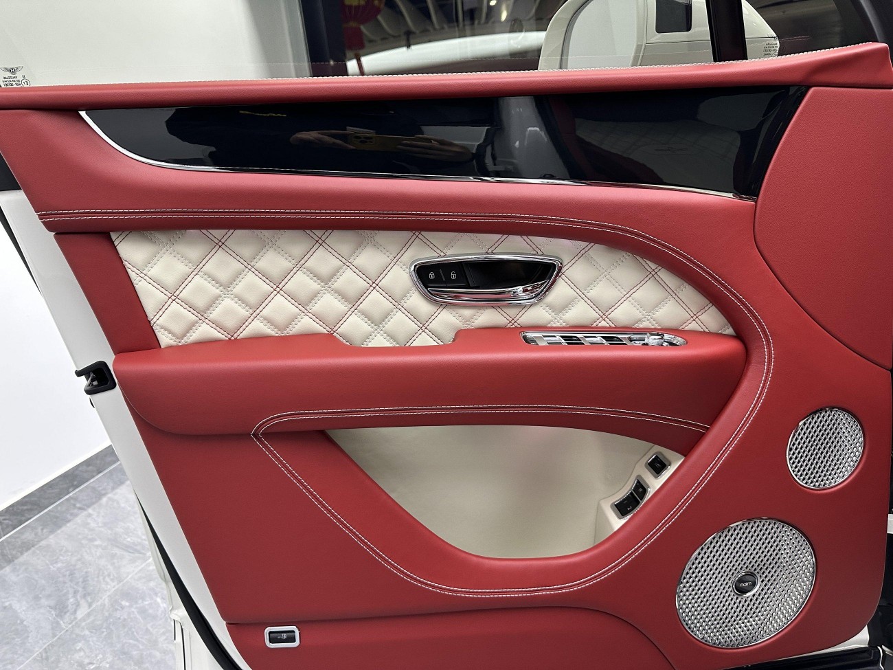 Bentley PHEV 2022