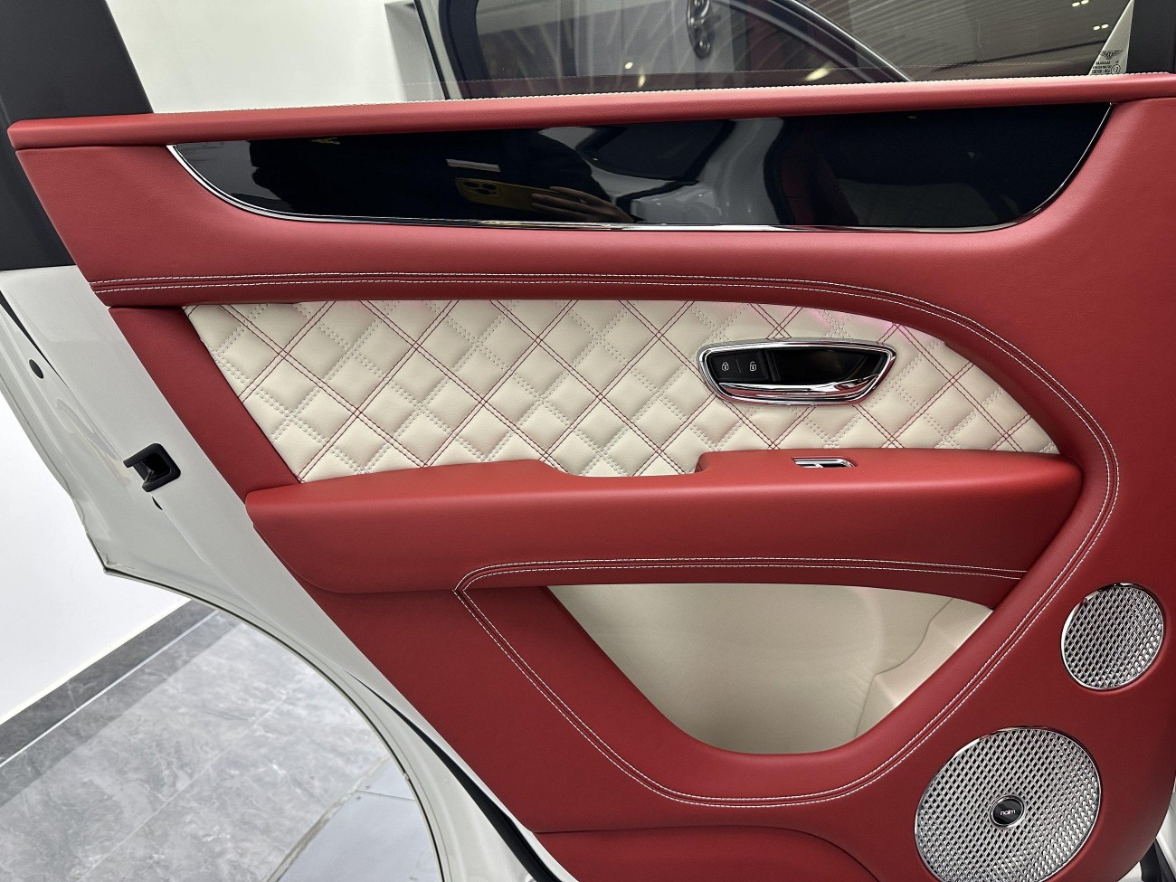 Bentley PHEV 2022