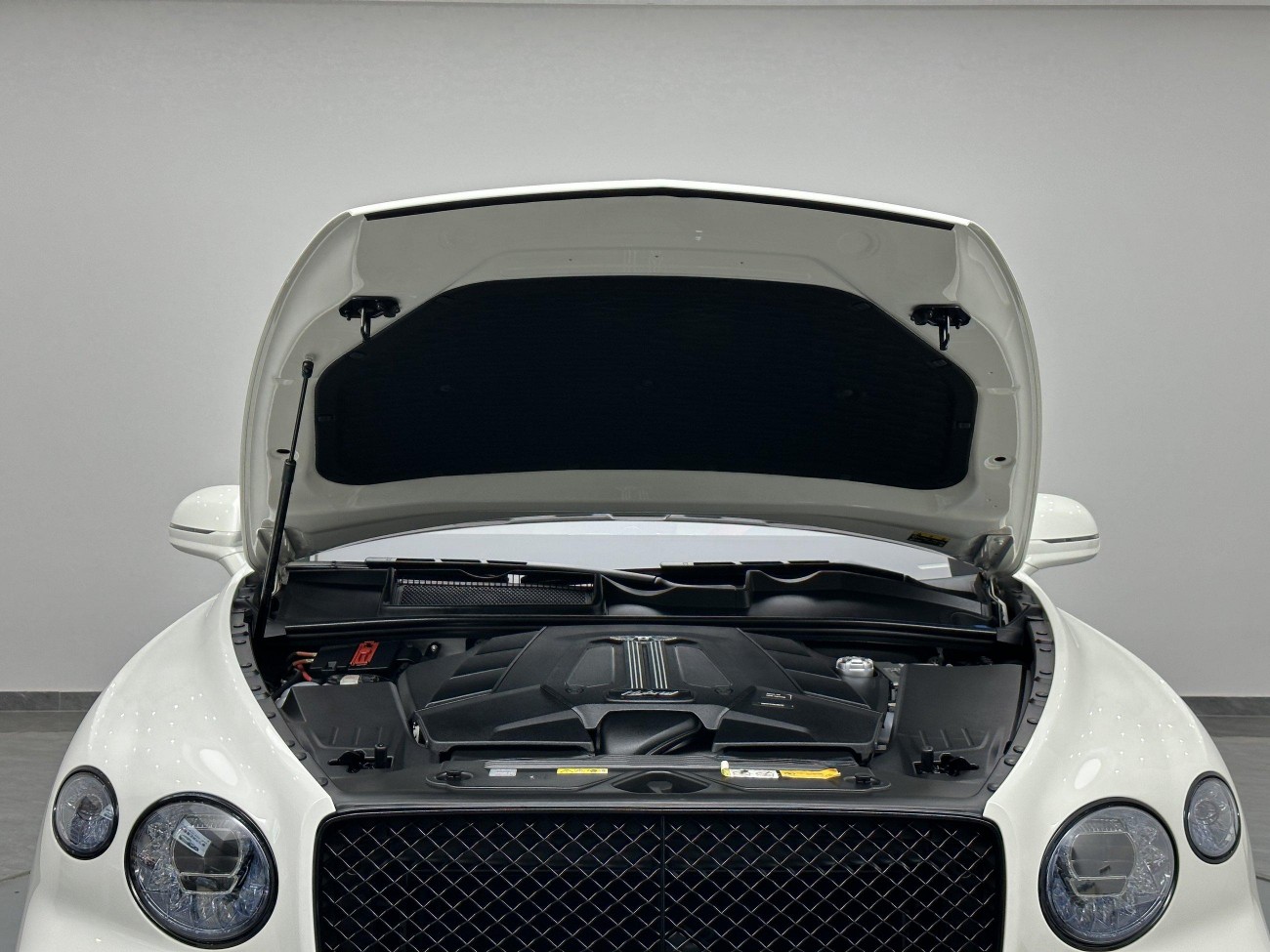 Bentley PHEV 2022
