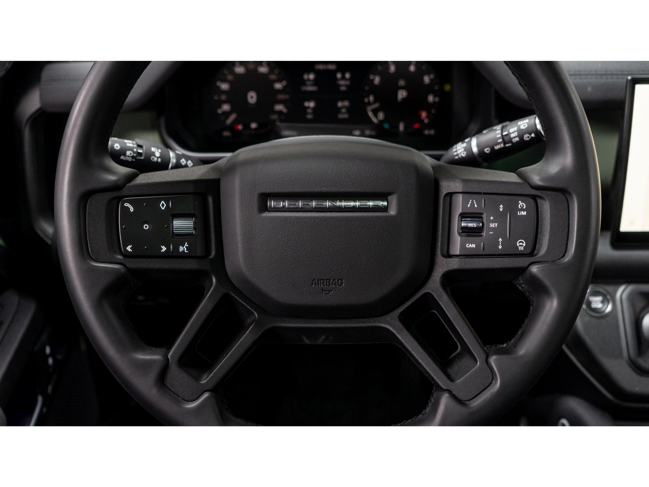 Land Rover Defender 2023