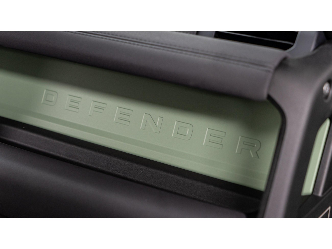 Land Rover Defender 2023