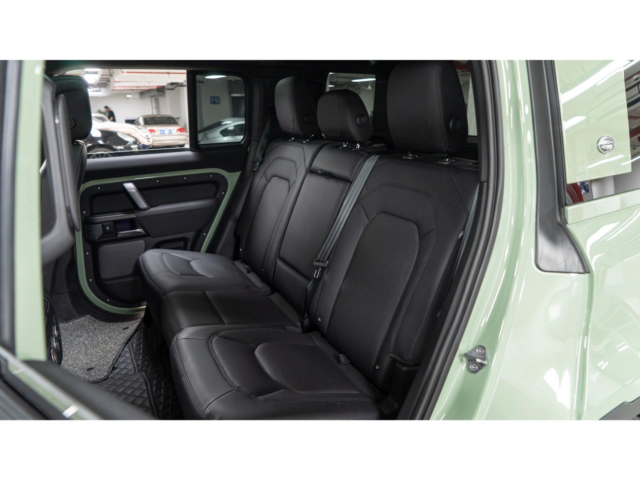 Land Rover Defender 2023