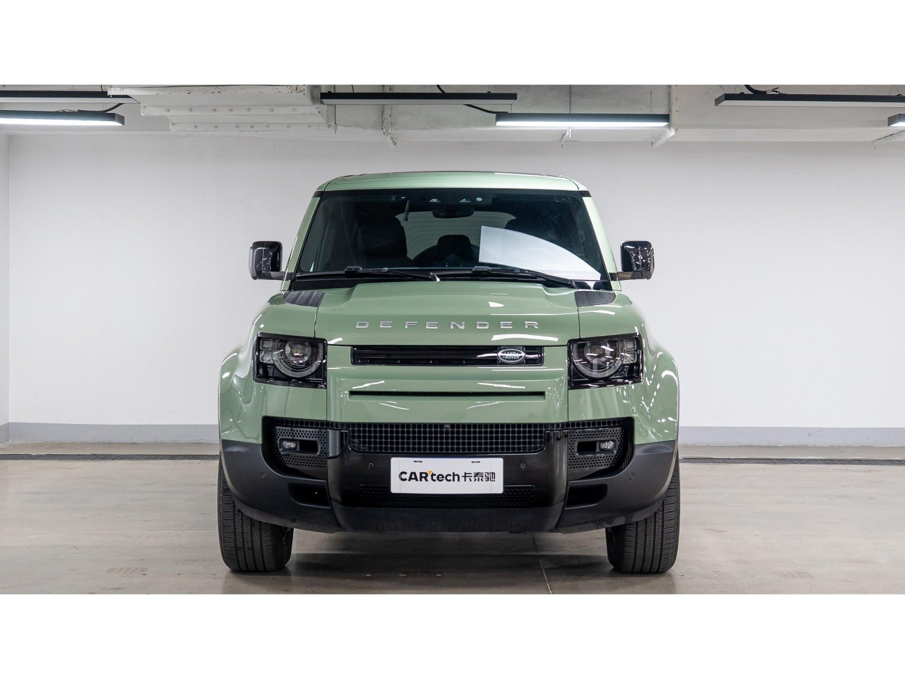 Land Rover Defender 2023