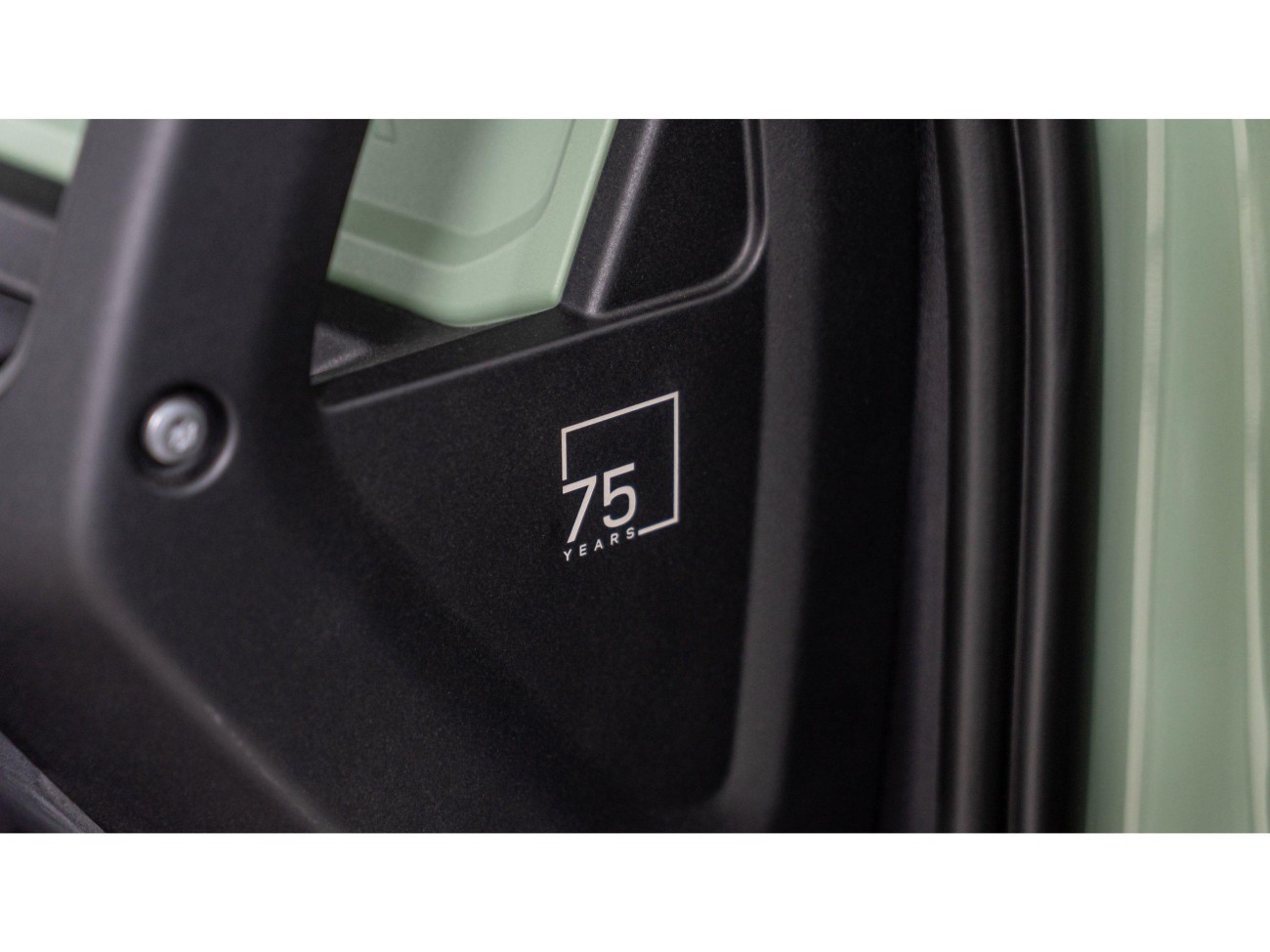 Land Rover Defender 2023