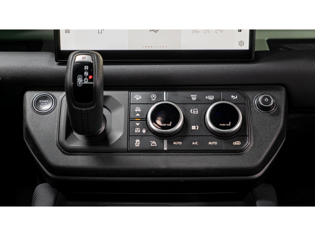 Land Rover Defender 2023