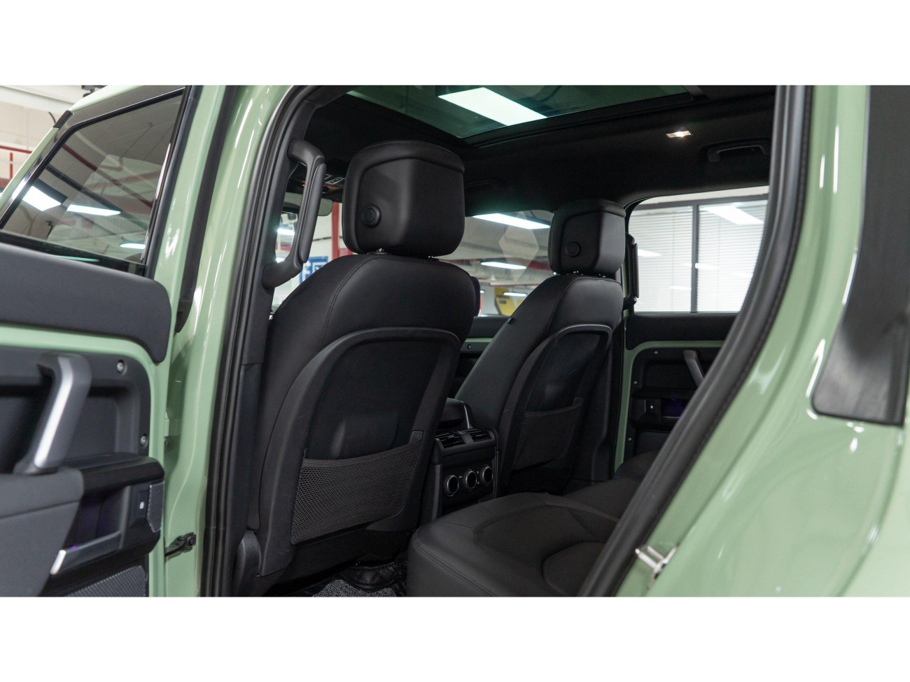 Land Rover Defender 2023