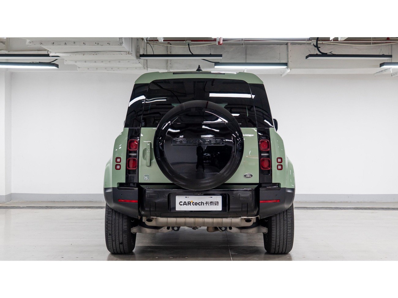 Land Rover Defender 2023