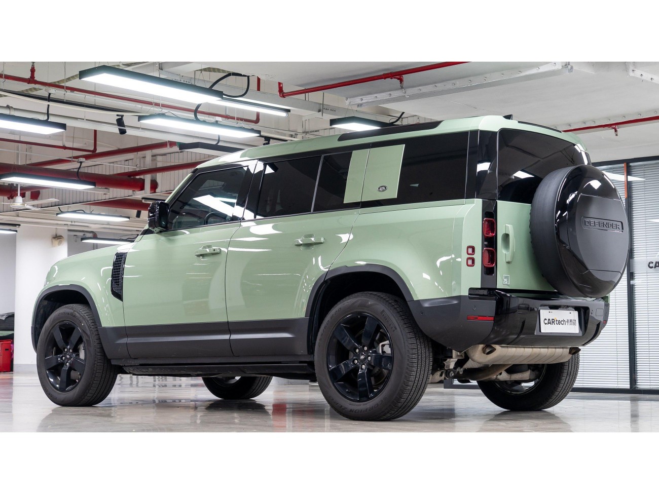 Land Rover Defender 2023